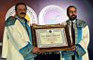 Van YYÜ'den Hisarcıkloğlu'na 'fahri doktora' unvanı