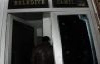 İmam Bakanları Savununca, Cemaat Camiyi Terk Etti