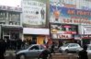 Van'da AKP adayının korumaları halka ateş açtı