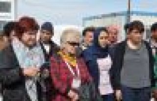 Wekîla Syriza: Têkoşîna jinên Kurd bû mînak