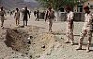 Yemen'de askeri geçit törenine saldırı: 32 ölü