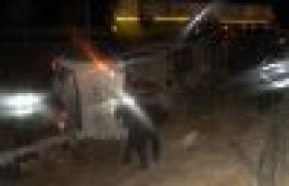 Yolcu otobüsü devrildi: 23 yaralı