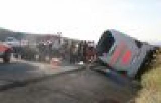 Yolcu otobüsü devrildi: 3 Ölü, 38 Yaralı