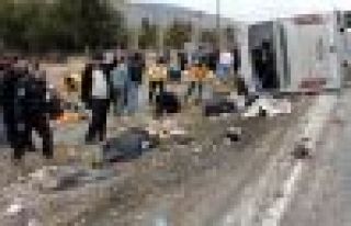 Yolcu otobüsü devrildi! 3 ölü