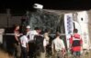 Yolcu otobüsü devrildi: 6'sı ağır 54 Yaralı