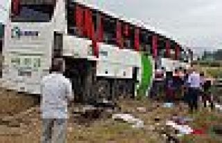 Yolcu otobüsü şarampole yuvarlandı: 4 ölü, 30...