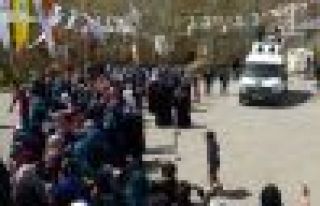 YPG savaşçısı Çiçek'i binler toprağa verdi