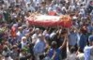 YPG savaşçısı Tarık Tursun'un cenazesi Urfa'ya...