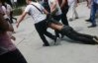 YTÜ'de standa polis saldırısı