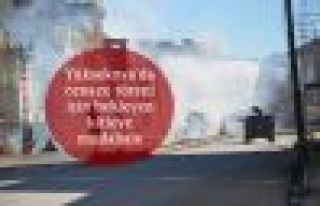 Yüksekova'da cenaze töreni için bekleyen kitleye...