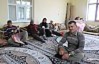 Yüksekova'da engelli 4 çocuğuna gözü gibi bakıyor