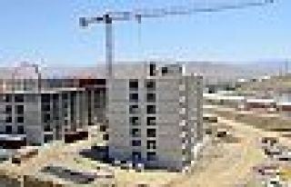 Yüksekova'da evleri yıkılan vatandaşlar bu kışı...