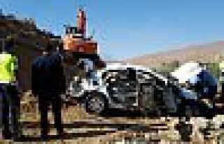 Yüksekova'da feci kaza: 2 ölü, 3 ağır yaralı