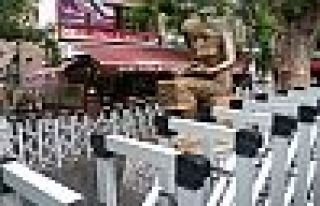 Yüksel Caddesi açıldı anıt hâlâ tutuklu