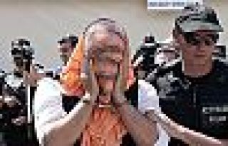 Yunanistan'a kaçan askerler Atina'ya götürüldü