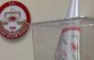 Yurt dışında oy verme saatleri uzatıldı