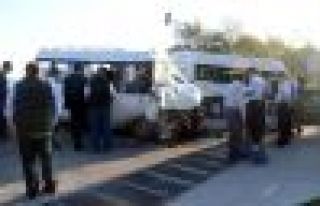 Zonguldak'ta iki minibüs çarpıştı: 16 yaralı