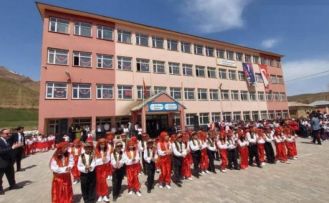 Yüksekova'da bir okul daha deprem riski nedeniyle tahliye edildi