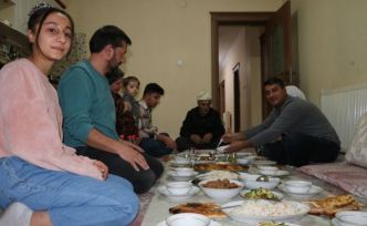 Türkiye'de ilk iftar Şemdinli'de açıldı