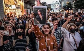 Mahsa Amini protestoları: İran 15 bin protestocuya ölüm cezası verilmesini onayladı