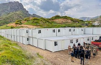 Şemdinli'ye konteyner kent kuruluyor: 200 konteyner Şemdinli'ye ulaştırıldı