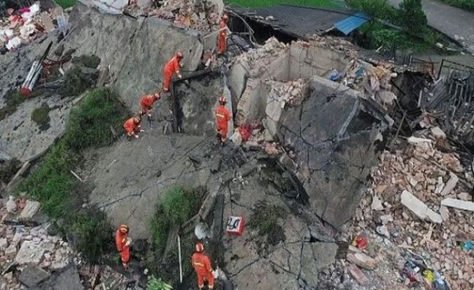 Çin'deki depremde 65 ölü
