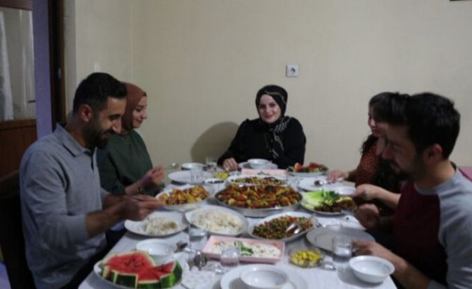Türkiye'de ilk iftar Hakkari Şemdinli'de yapıldı