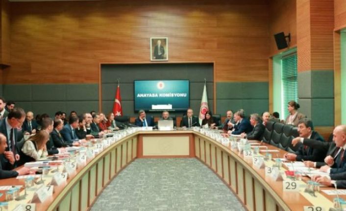 Başörtüsü teklifi komisyondan geçti: CHP ve İYİ Parti salonu terk etti